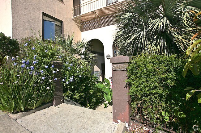 Building Photo - 1048 Union St