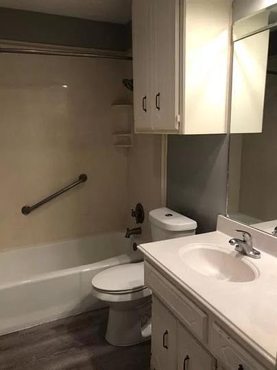 Foto del edificio - 7407 Akron Ave