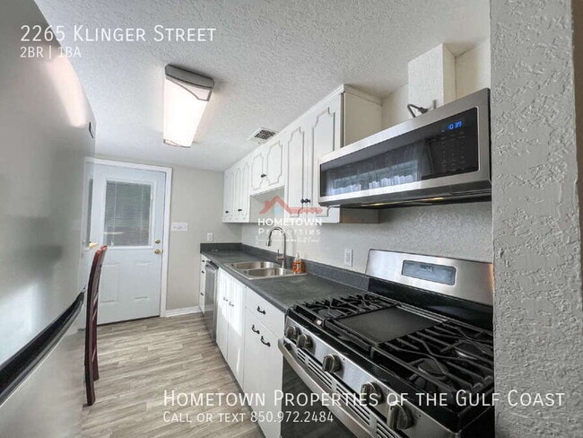 Building Photo - 2265 Klinger St