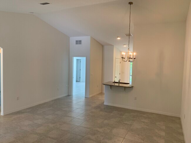 Building Photo - 124 Plain View Dr