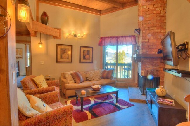 Building Photo - Long Term Rental- Treehouse Condos 302C