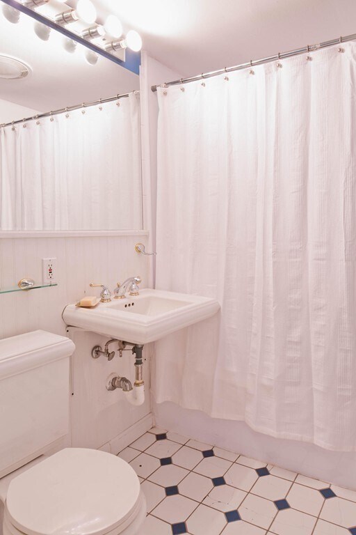 Foto del edificio - 143 Charles St