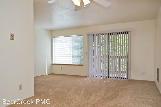 Building Photo - 7927 SW 31st Ave