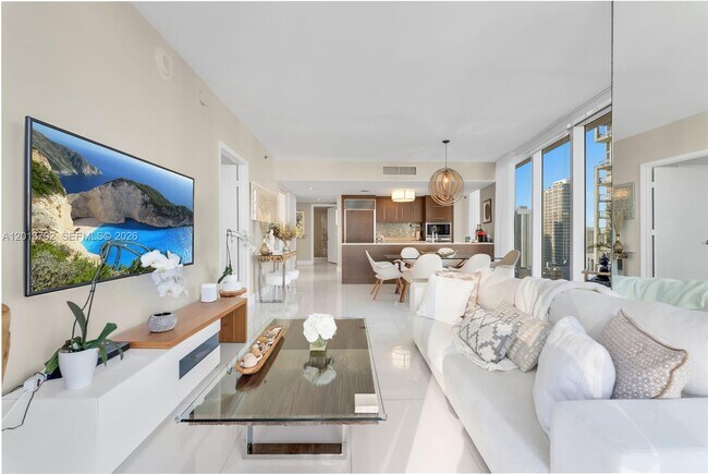 Building Photo - 475 Brickell Ave
