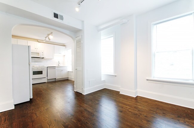 Foto del edificio - 2646 N Marshfield Ave
