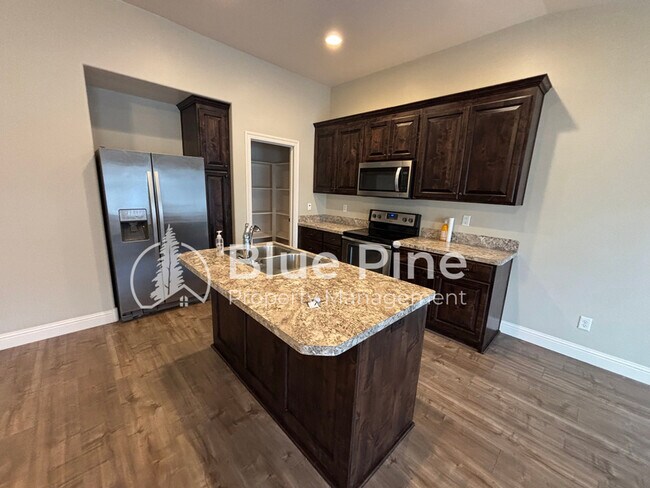 Foto del edificio - 5181 Ryanne Way