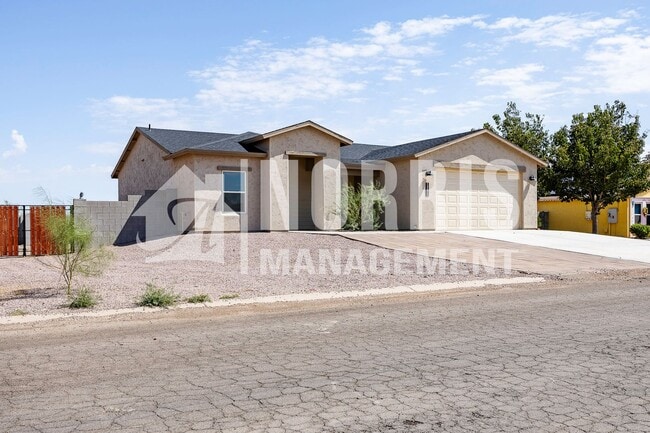 Building Photo - Beautiful Upgraded Home with Furnishings i...