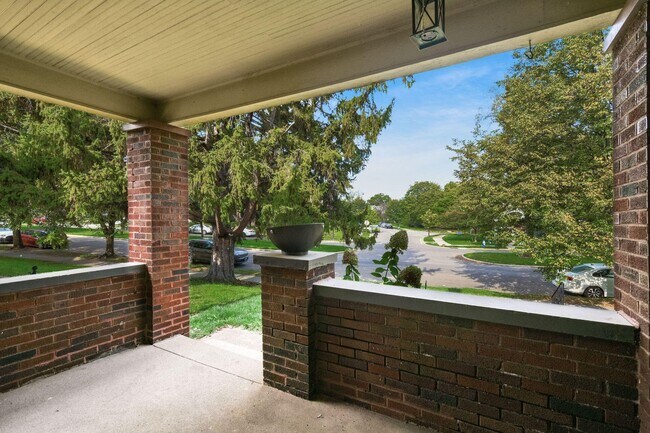 Foto del edificio - 1111 Northwest Blvd