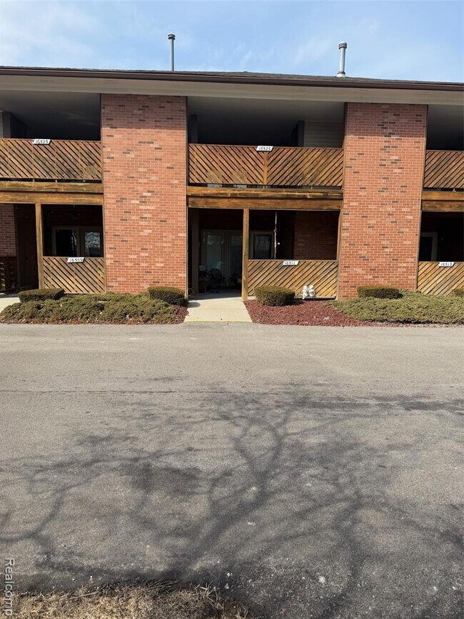 Foto del edificio - 16525 Woodlane