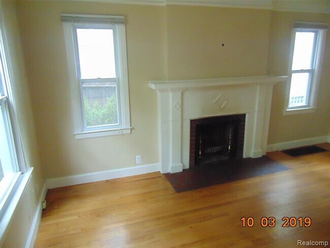 Building Photo - 232 E Woodland St
