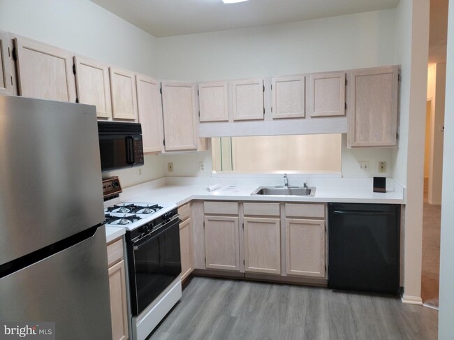 Building Photo - 9130 Groffs Mill Dr