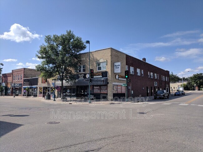 Building Photo - 204 W Lincoln Ave