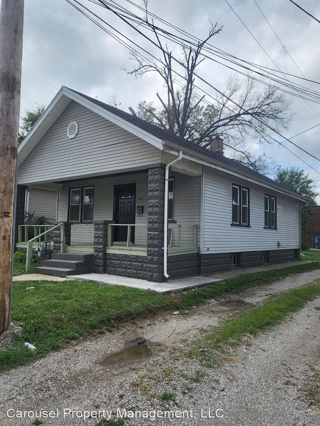 2 br, 1 bath House 1015 Henning Ave House for Rent in Evansville