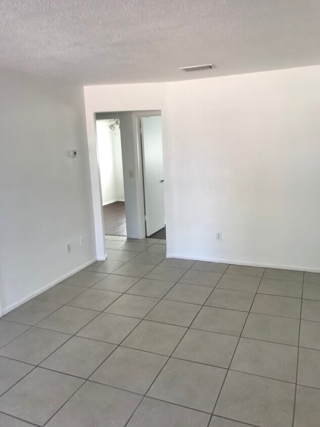 Foto principal - 900 San Christopher Dr