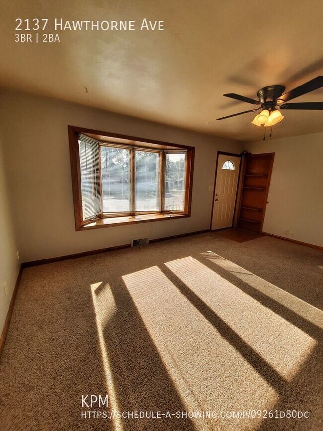 Building Photo - 3 BEDROOM | 2 BATH | GARAGE | FENCED YARD ...