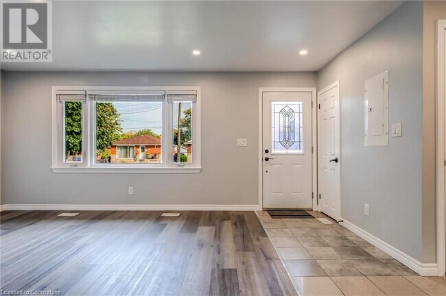 Photo du bâtiment - 326 E 42nd St