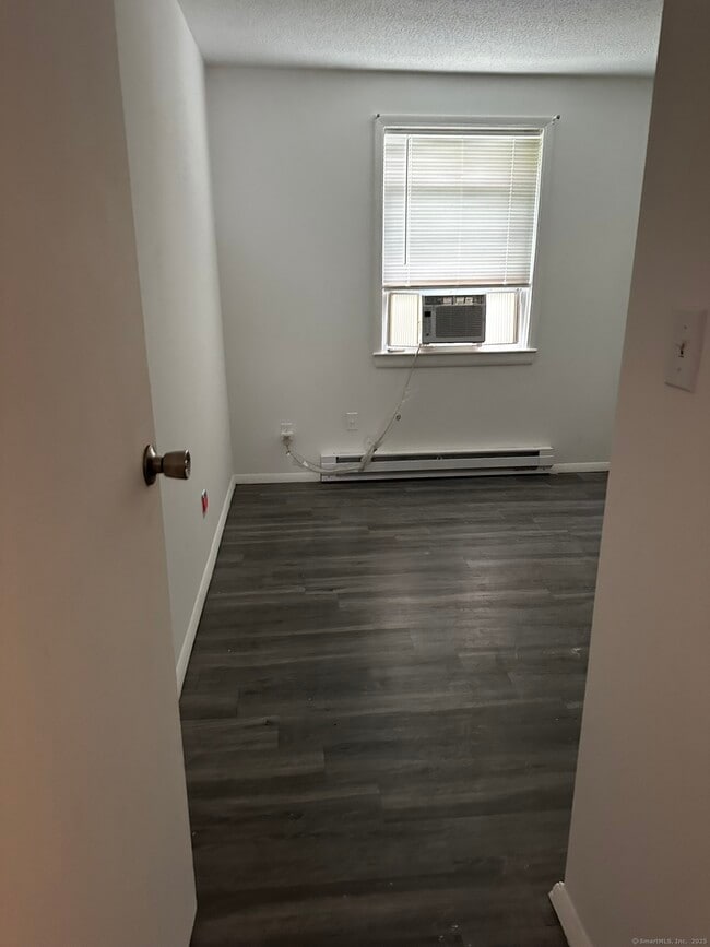 Building Photo - 19 Hurlburt St