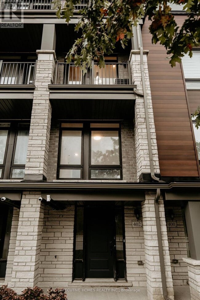 Photo du bâtiment - 402 Salem Rd S