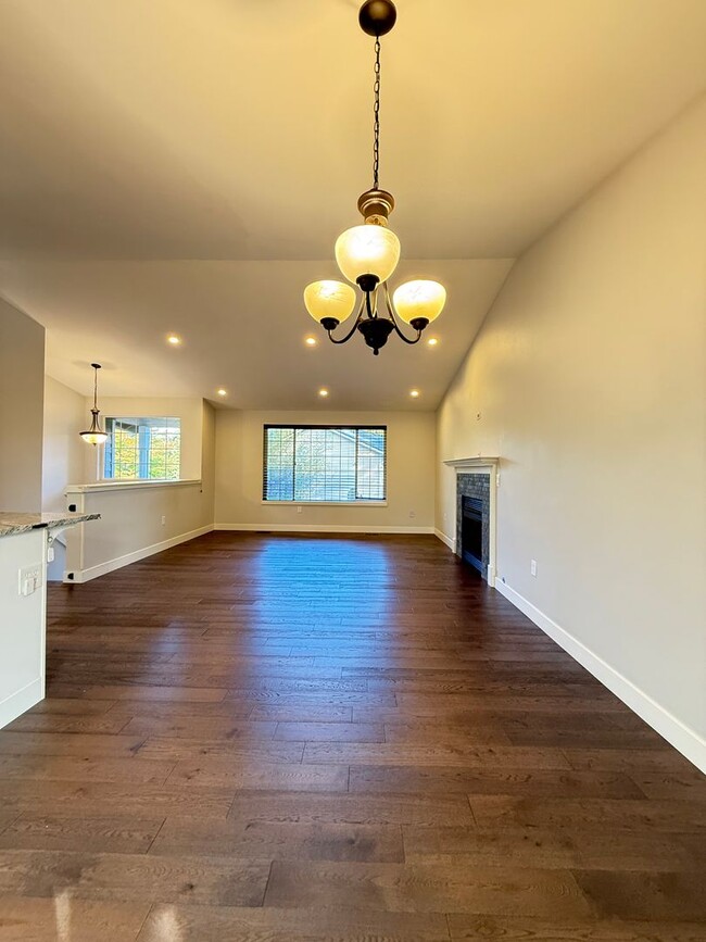 Building Photo - Edmonds Rental Home – Updated 3 Bedroom in...