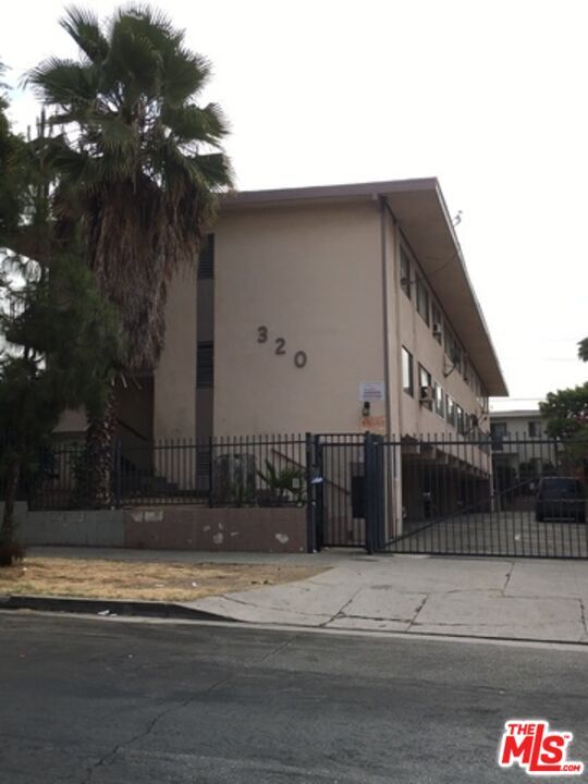 Primary Photo - 320 S Hobart Blvd