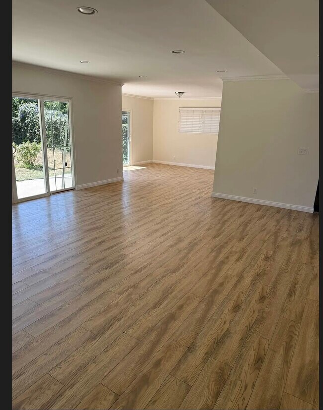 Foto del edificio - 18612 Community St