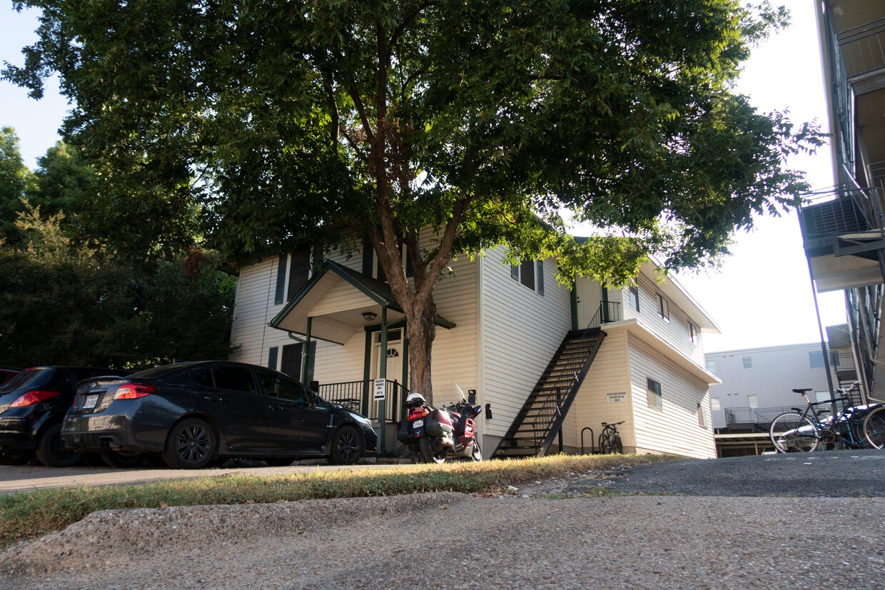 Primary Photo - 2811 Salado St