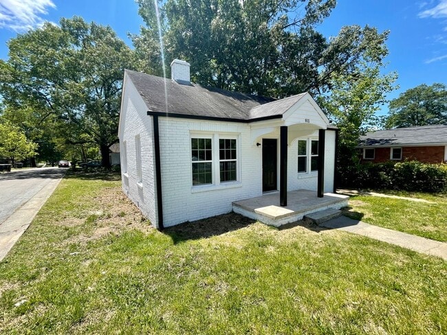 Building Photo - 811 Dana Pl