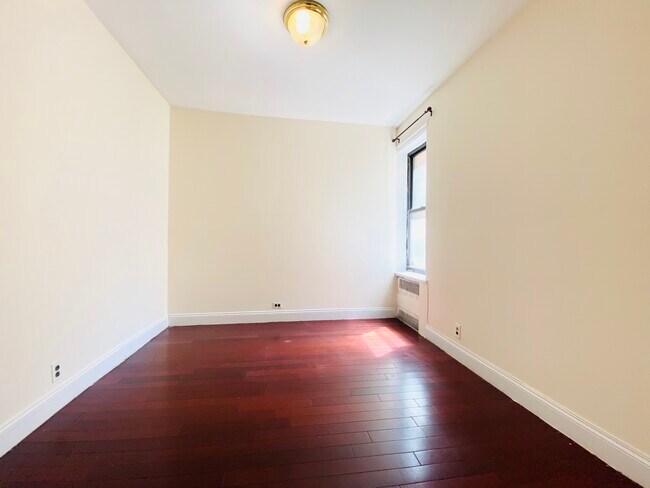 Building Photo - 55 Cooper St