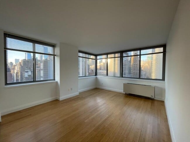 Building Photo - 1 bedroom in New York NY 10001