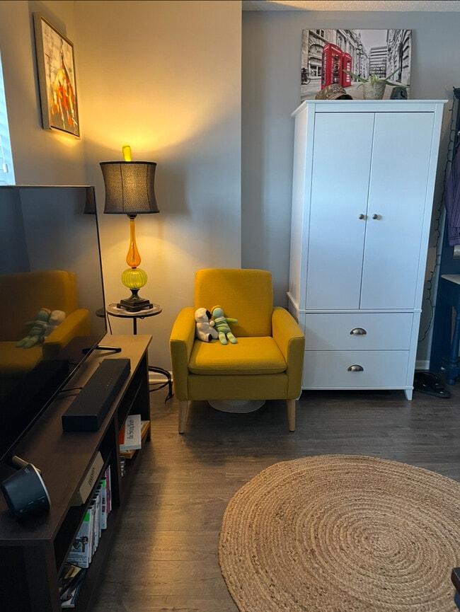 Building Photo - 124 E Main St