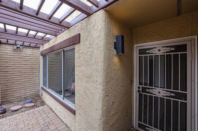 Foto del edificio - 1803 W Maryland Ave