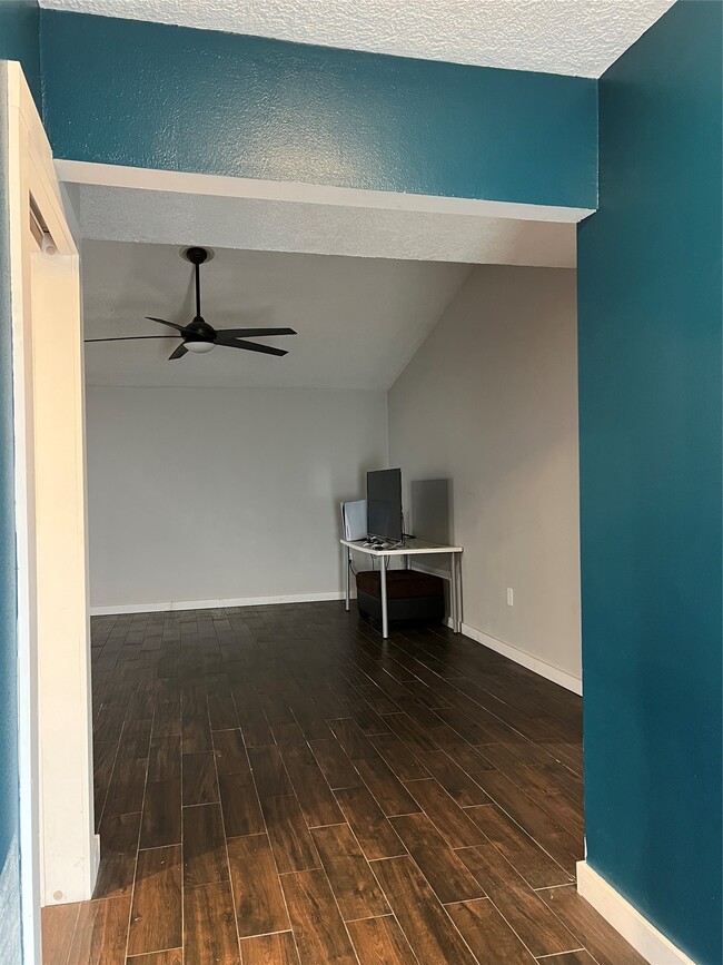 Building Photo - 10515 Sagewind Dr