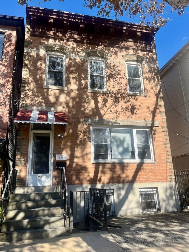 Primary Photo - 92 Leonard St