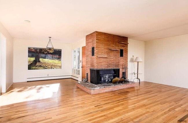 Building Photo - *Move In Special-$400 Off 1st Full Month* ...