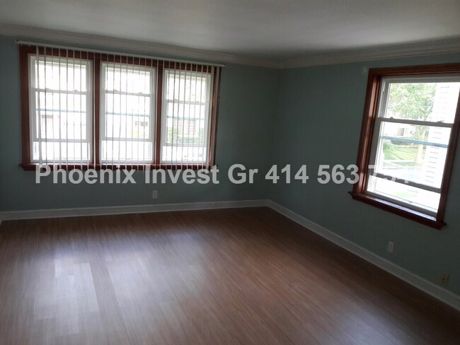 Living room - 3851 N 53rd St