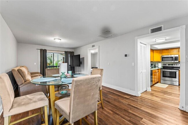 Building Photo - 6330 Newtown Cir