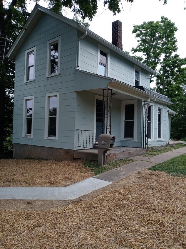 Primary Photo - 1405 College Ave
