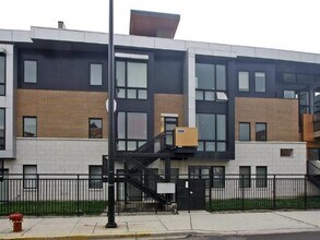 Building Photo - 2224 W Madison St