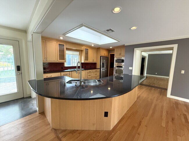 Foto del edificio - 1004 Brookside Dr