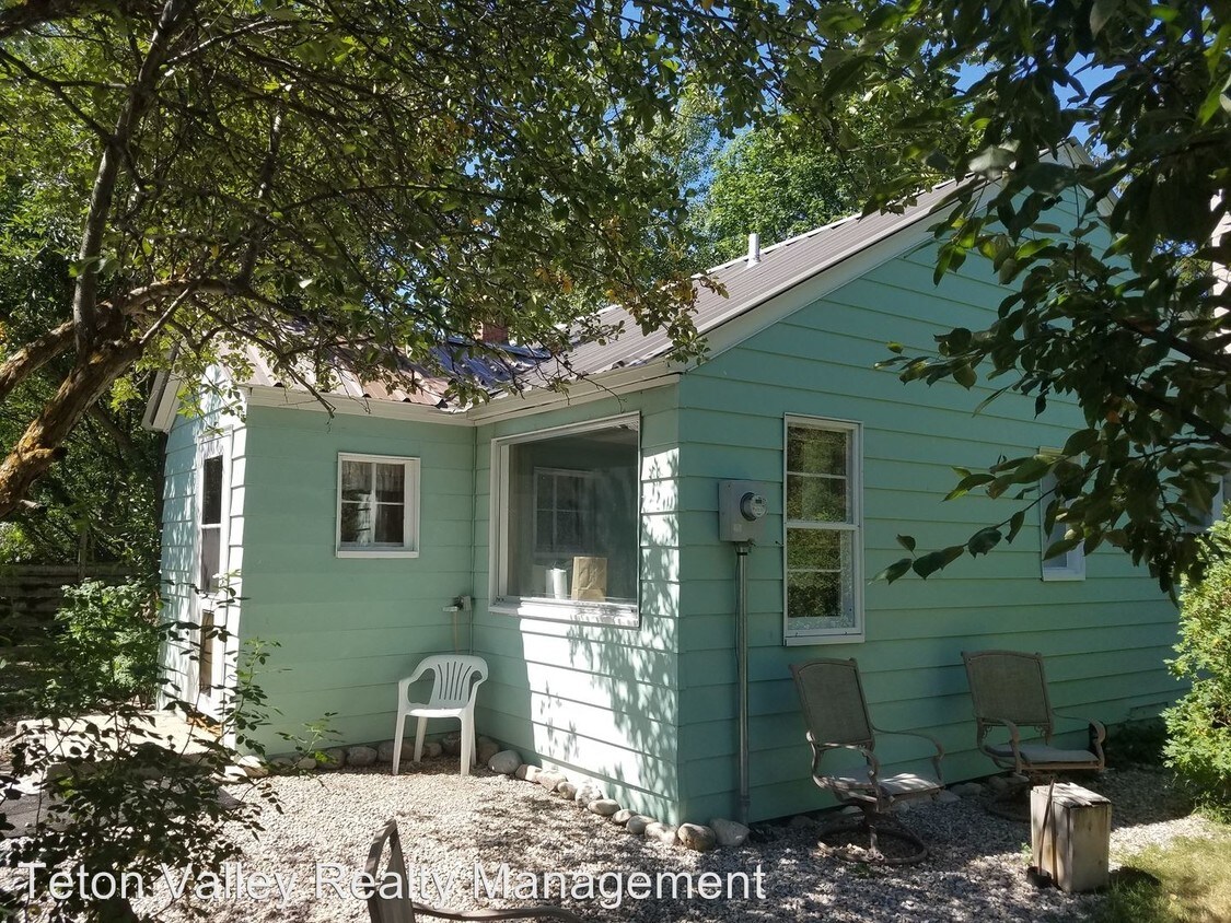 Primary Photo - 21 Cedron Rd