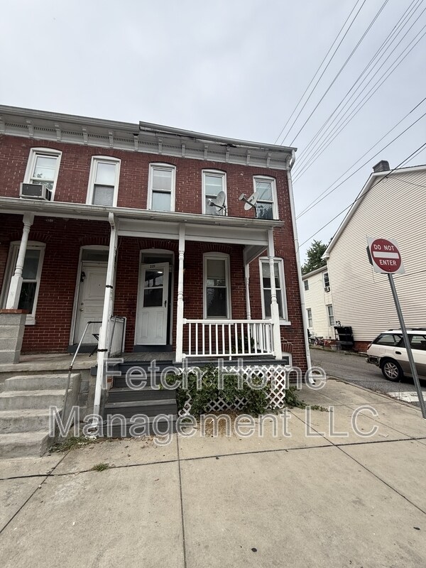 Primary Photo - 225 Front St