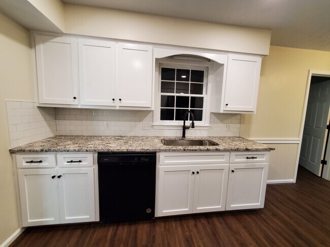 Foto del edificio - 6608 Autumnleaf Dr