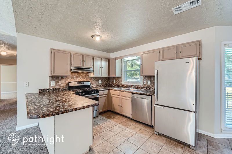 Foto principal - 383 Brownsville Rd