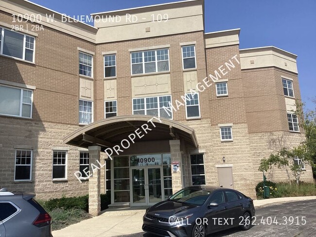 Foto del edificio - 10900 W Bluemound Rd