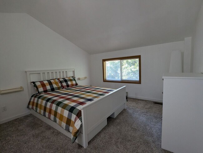 Building Photo - Downtown Douglas Townhouse Style Condo, 2B...
