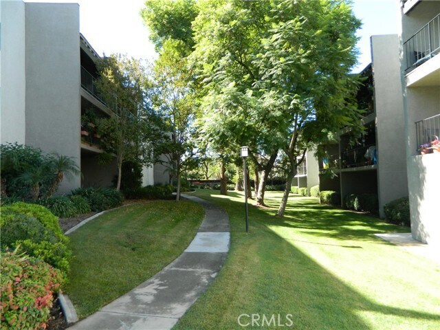 Building Photo - 242 E Fern Ave