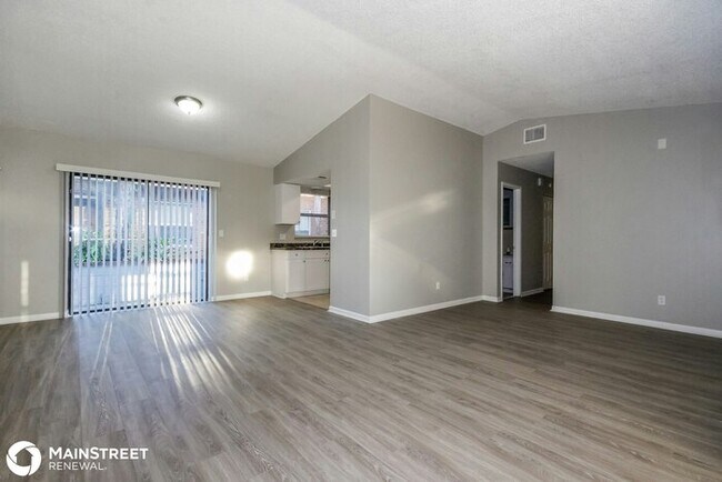 Building Photo - 1190 14th St S, St Petersburg, FL 33705