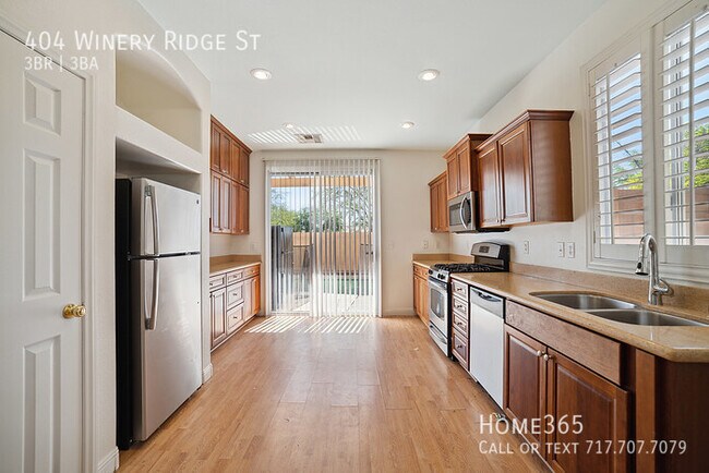 Foto del edificio - Beautiful 3 Bedroom 3 Bathroom Home - Look...
