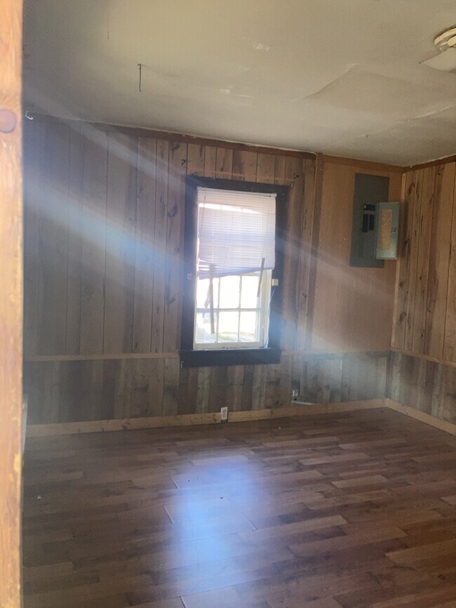 Building Photo - Laurens Home