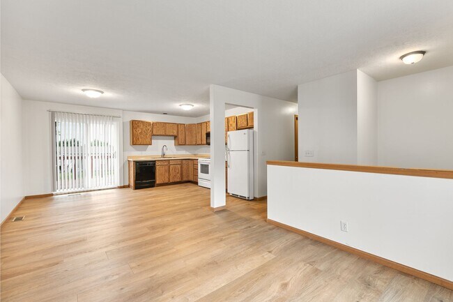 Building Photo - Nice Split Entry Home
